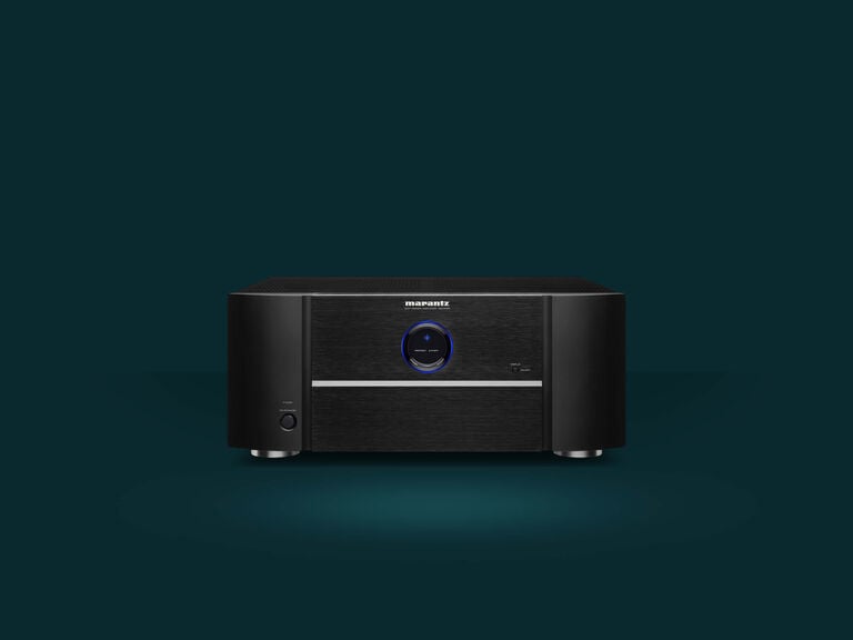 MM7055 - Black front view Lifestyle